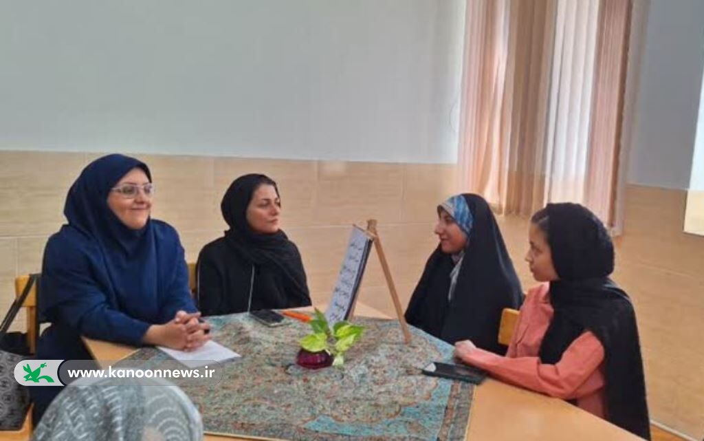 ویژگیهای ادبیات دفاع مقدس بررسی شد