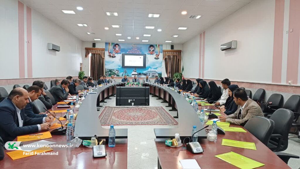 تشریح برنامههای هفته ملی کودک در جلسه کارگروه فرمانداری سیستان و بلوچستان تشریح برنامههای هفته ملی کودک در جلسه کارگروه فرمانداری زاهدان(سیستان و بلوچستان)