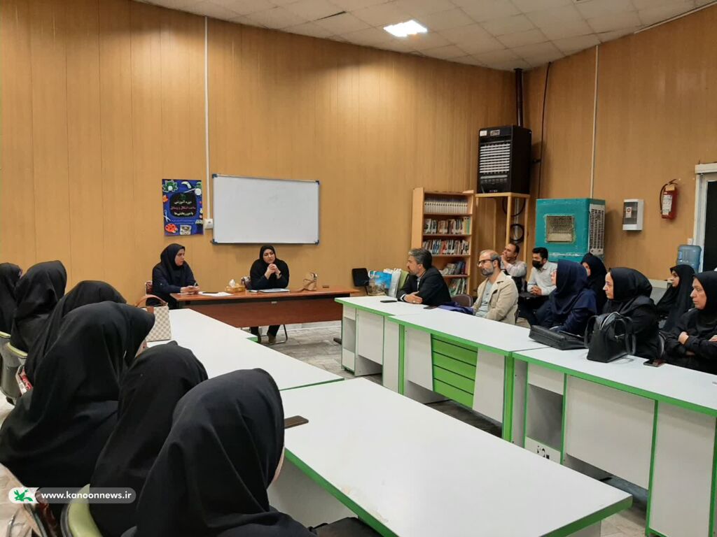 دوره آموزشی کاردستی برگزاری دوره آموزشی «کاردستی با دورریختنیها»