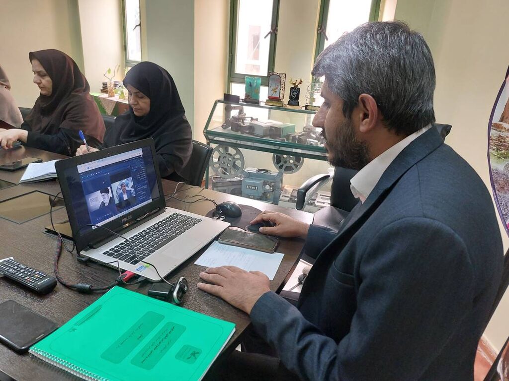 برگزاری نشست آموزشی قصهگویی با محوریت سوره حمد در کانون فارس