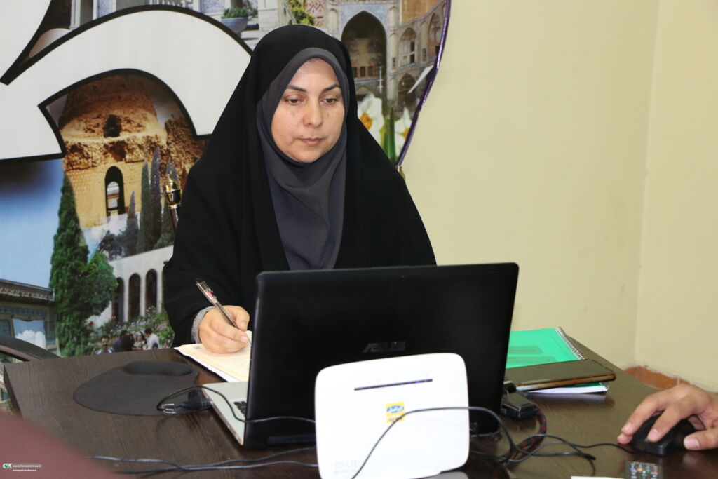 برگزاری نشست آموزشی قصهگویی با محوریت سوره حمد در کانون فارس