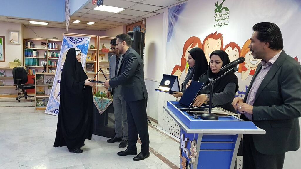 رونمایی از نشان حامیان کودک و نوجوان استان کرمانشاه