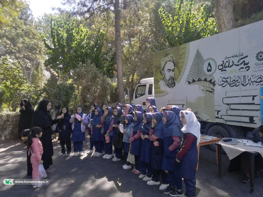 روز سالمند در مرکز چناران بزرگداشت روز سالمند در چناران با پویش نقاشی «صورت زیبای تو»