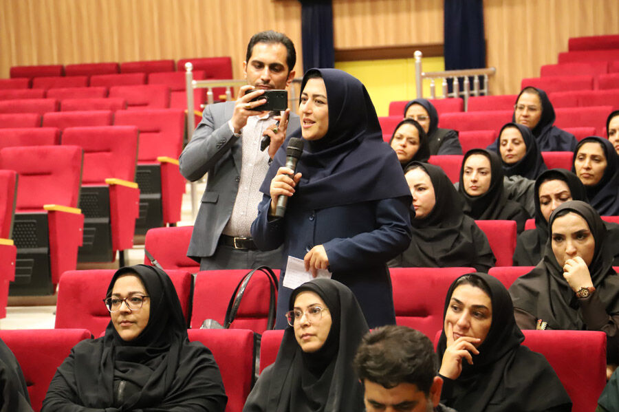 نشست صمیمی معاون توسعه کانون با مربیان و کارکنان کانون استان اردبیل برگزار شد