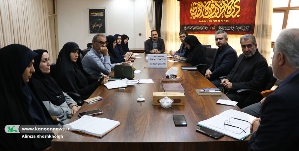 فرزند زمان تربیتکنیم!