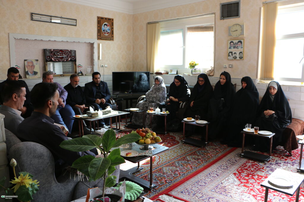 دیدار مدیرکل و اعضای کانون استان سمنان و کارشناسان ستاد با خانواده شهید کانونی، فرج الله همافر