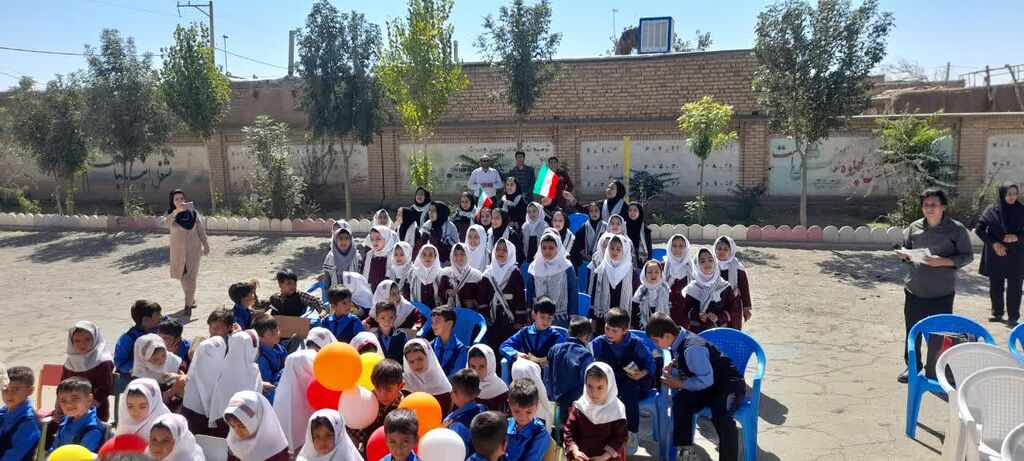 هفته ملی کودک با نواختن زنگ دوستی در مدارس سطح استان آغاز شد
