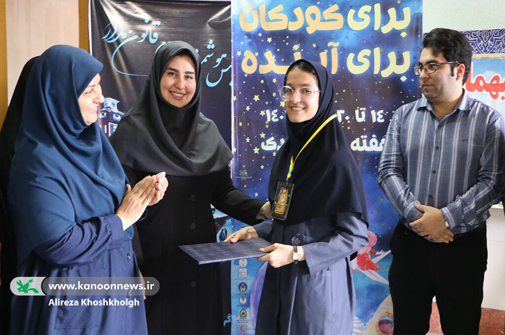 زنگ آغازآیینهای هفته ملی کودک در گیلان طنیناندازشد / اهدای نشان کانونیاری به کانونیاران