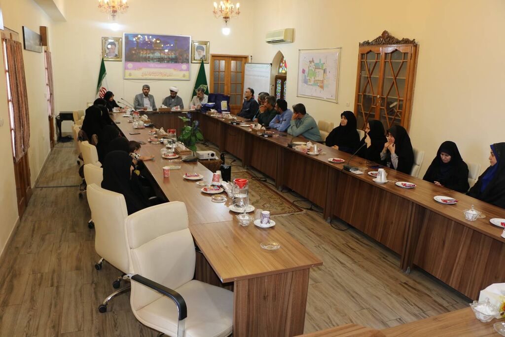 تجلیل از خادمین رواق کودکحرم در هفتهملی کودک تجلیل از خادمین رواق کودکحرم در هفتهملی کودک