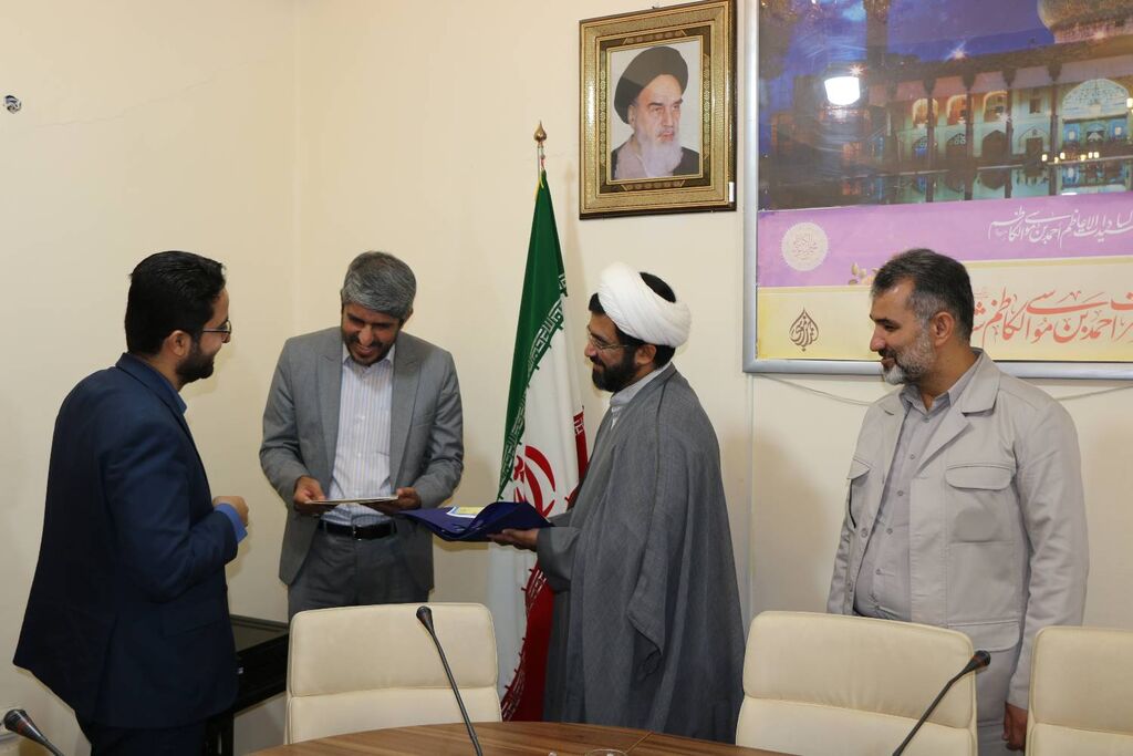 تجلیل از خادمین رواق کودکحرم در هفتهملی کودک