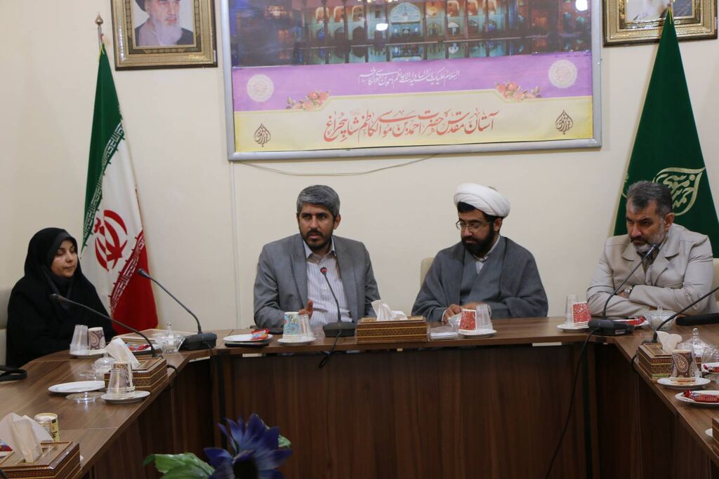 تجلیل از خادمین رواق کودکحرم در هفتهملی کودک