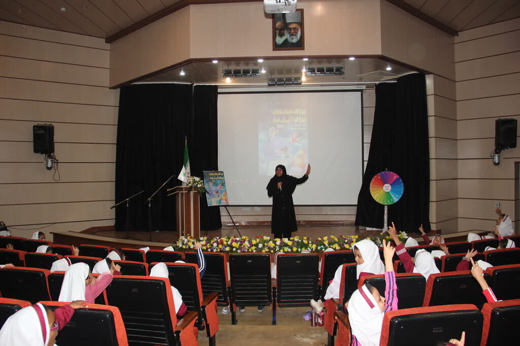 برگزاری جنگ شادی و پخش پویانمایی در سینما کودک مجتمع آفرینش بندرعباس