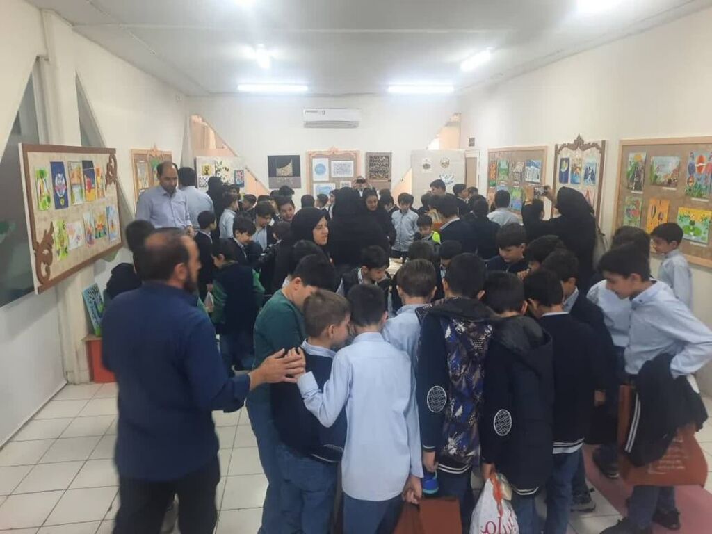 1 افتتاح نمایشگاه آثار هنری کودکان در مجتمع کانون تبریز