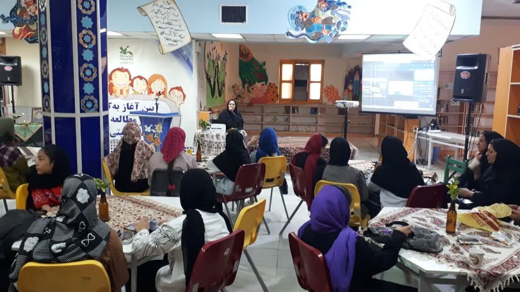 تبیین شیوهنامه قصهگویی برای کانونیاران کرمانشاه