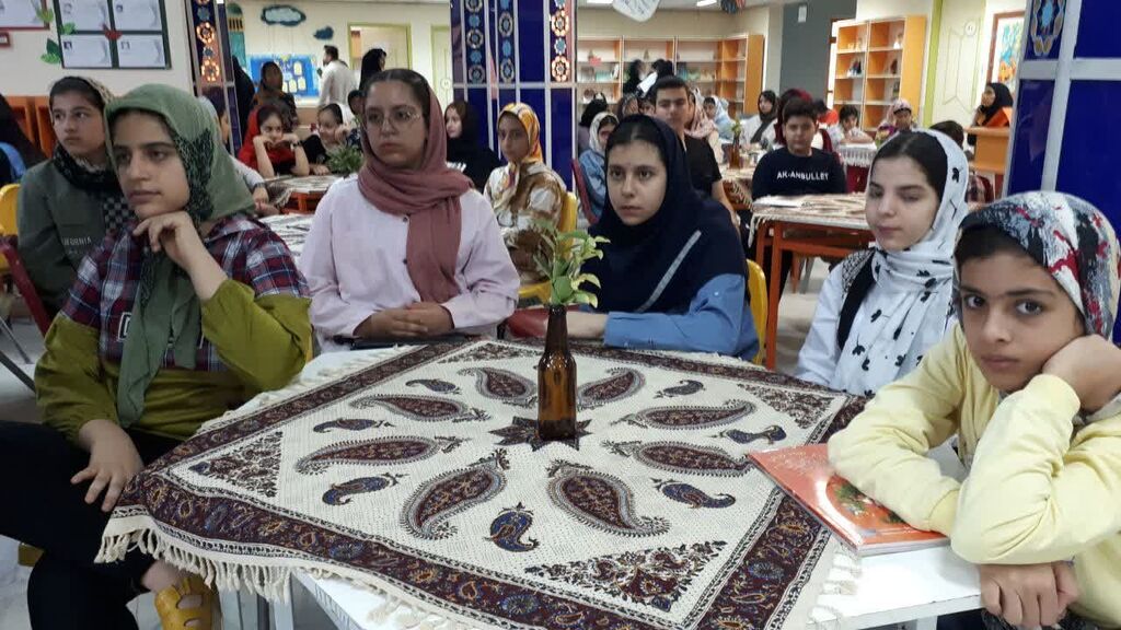 تبیین شیوهنامه قصهگویی برای کانونیاران کرمانشاه