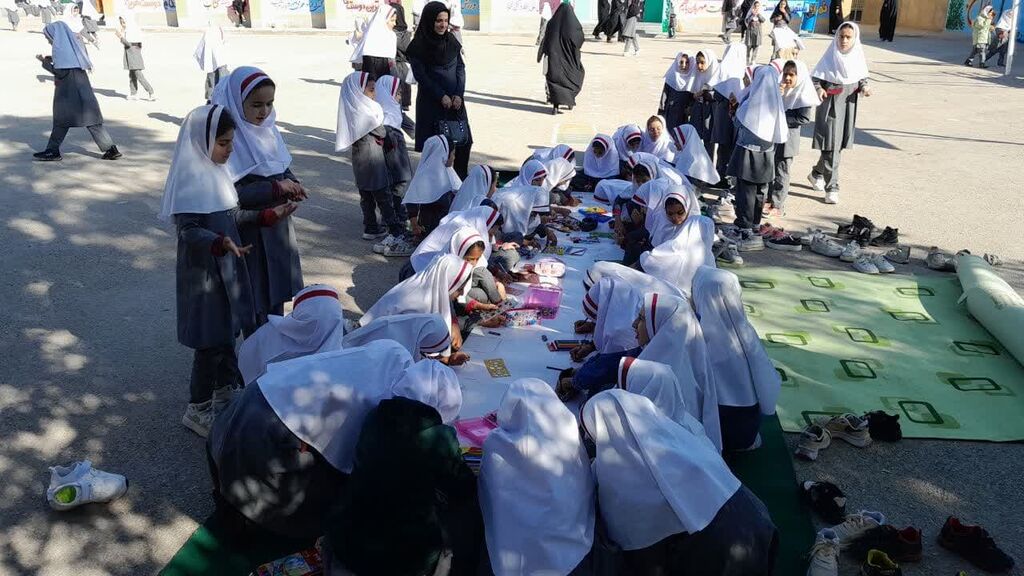 اجرای مسابقه نقاشی با شعار " برای محیط زیست کودکان، برای آیندهای پاکتر و سالمتر"