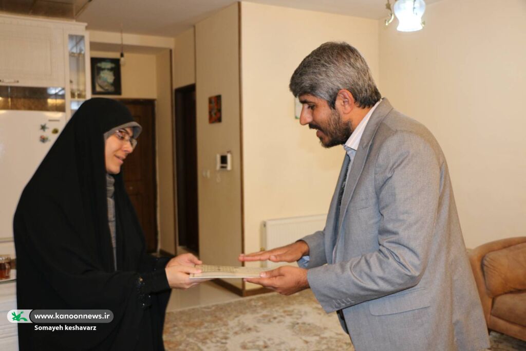 دیدار مدیرکل، معاون مالی اداری و کارشناسان کانونفارس با خانواده شهید عبدالرحیم پرهیزگار شهید مدافعحرم