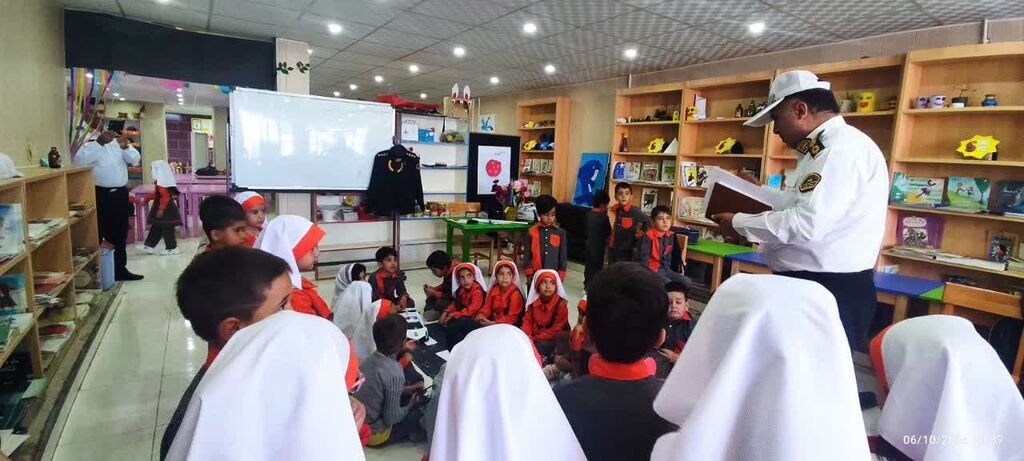 آشنایی اعضای مرکز فرهنگی هنری سیسخت با قوانین راهنمایی و رانندگی آشنایی اعضای مرکز فرهنگی هنری سیسخت با قوانین راهنمایی و رانندگی