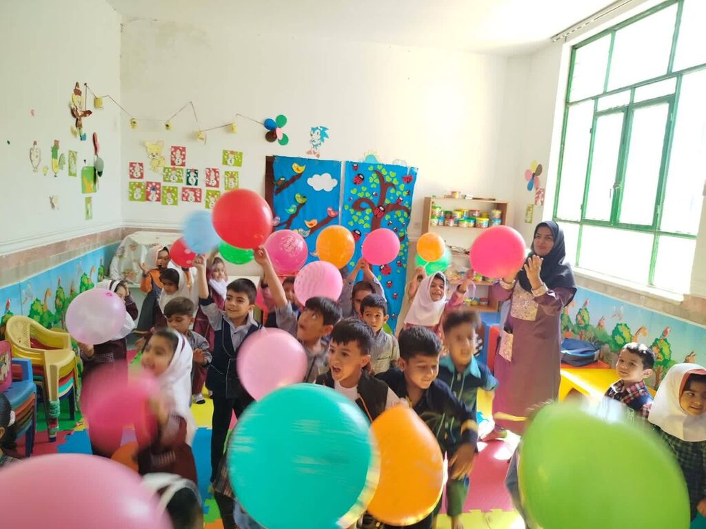 جشن پرواز بادکنکها بمناسبت هفته ملی کودک در لنده