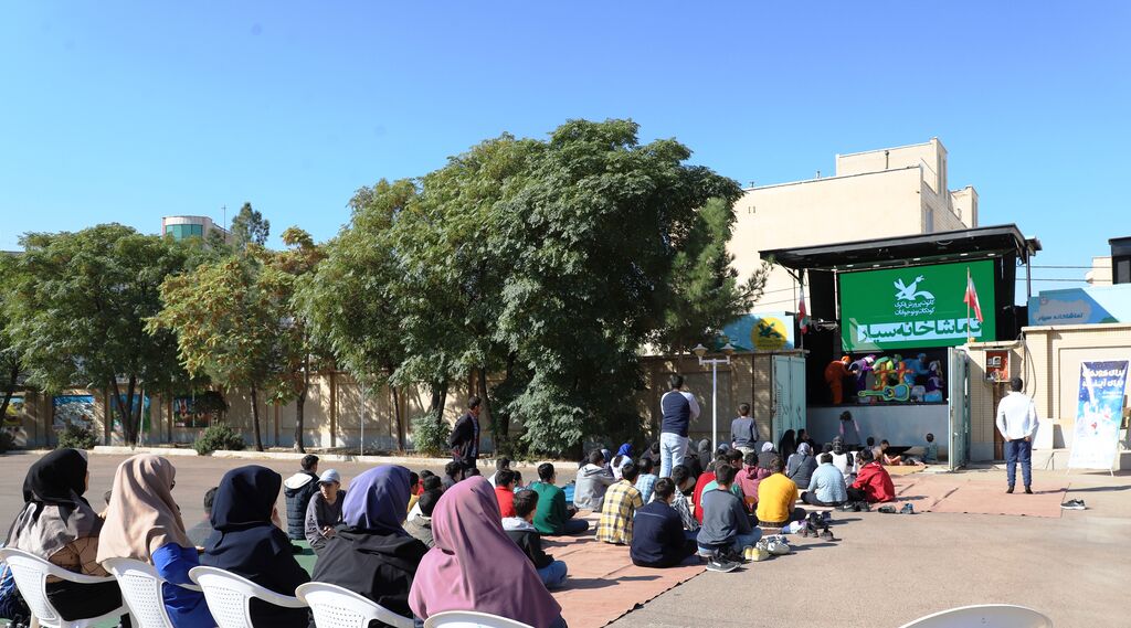 اجرای اول تماشاخانه کانون در قزوین سهم بچههای دارای نیازهای ویژه شد