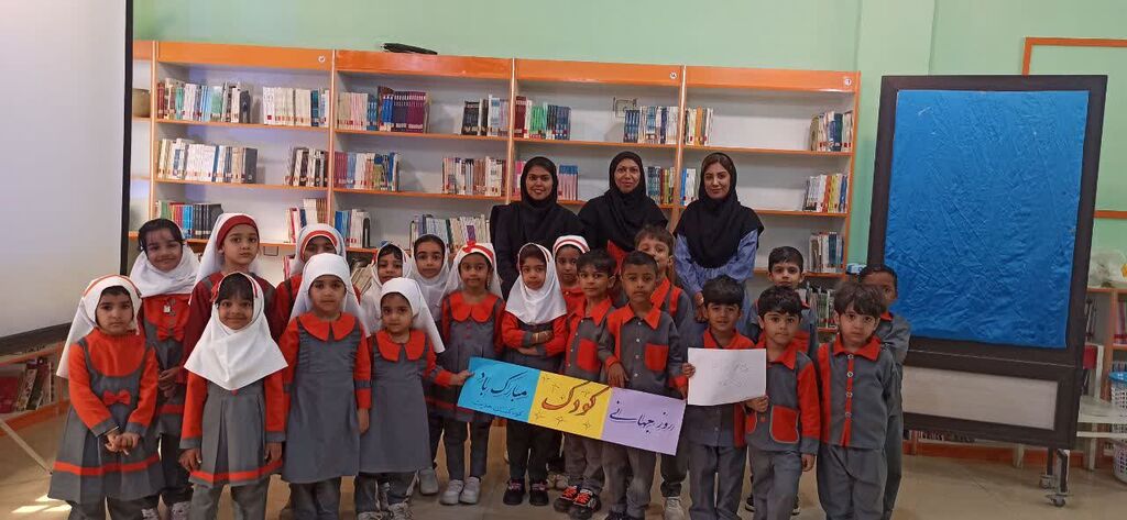 حضور کودکان کودکستان حدیث شهر فین در مرکز فرهنگی هنری فین حضور کودکان کودکستان حدیث شهر فین در مرکز فرهنگی هنری فین