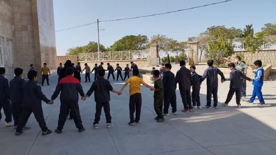 مراکز فرهنگی و هنری کانون استان شور و نشاط به کودکان هدیه دادند