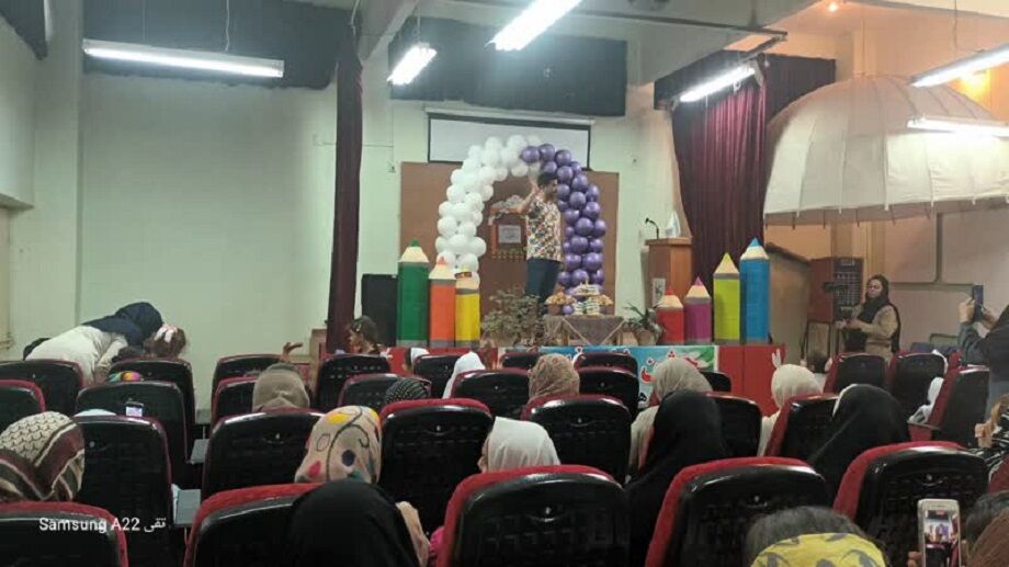 مراکز فرهنگی و هنری کانون استان شور و نشاط به کودکان هدیه دادند