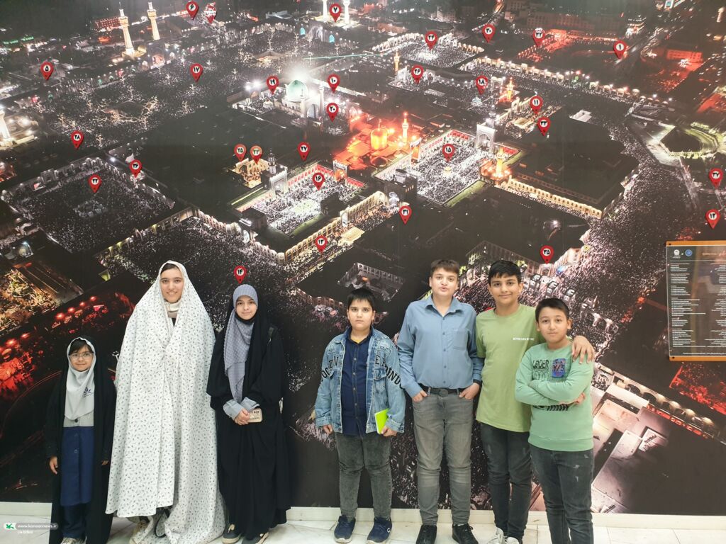 بازدید اعضا نوجوان خبرنگار از رواقهای کودک و خدمت حرم مطهر