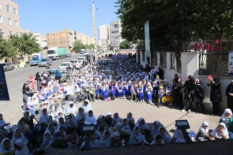 بیش از دوهزار نفر نمایش «پاهای خانم هزارپا» را تماشا کردند