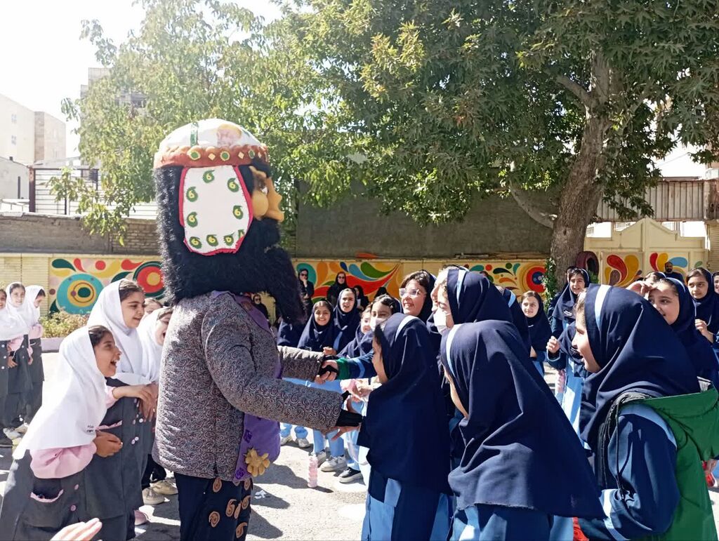 تجهیز کتابخانه مدرسه شاهد کرمانشاه به نام شهدا با اهدای کتابهای کانونی