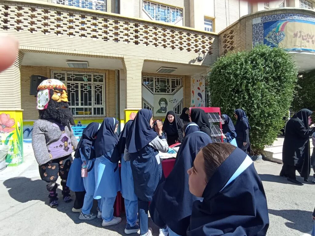 تجهیز کتابخانه مدرسه شاهد کرمانشاه به نام شهدا با اهدای کتابهای کانونی