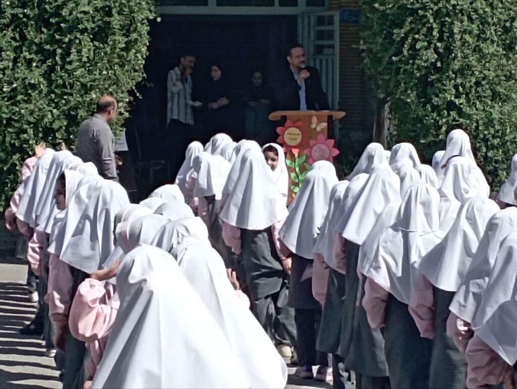 تجهیز کتابخانه مدرسه شاهد کرمانشاه به نام شهدا با اهدای کتابهای کانونی