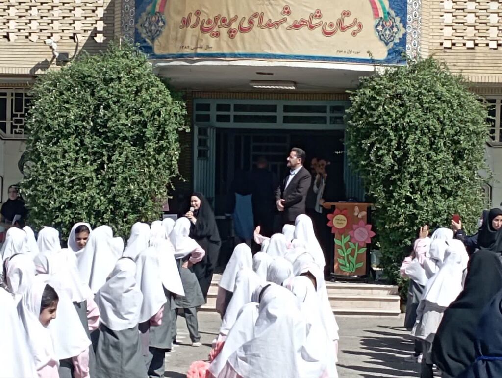 تجهیز کتابخانه مدرسه شاهد کرمانشاه به نام شهدا با اهدای کتابهای کانونی