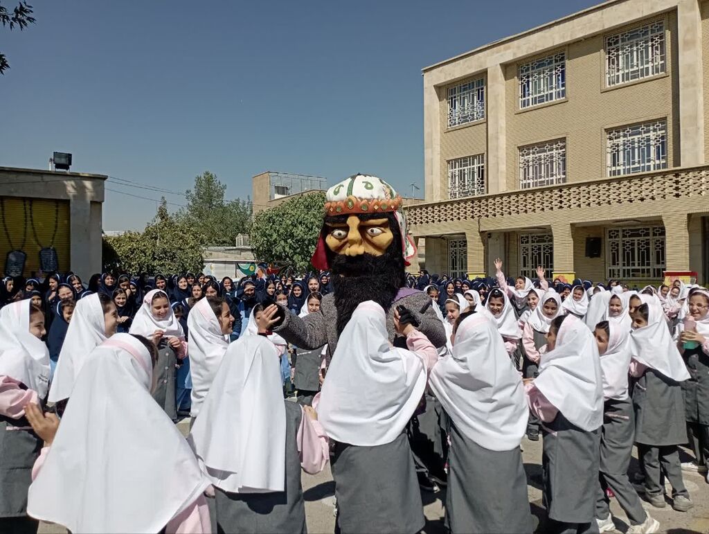 تجهیز کتابخانه مدرسه شاهد کرمانشاه به نام شهدا با اهدای کتابهای کانونی