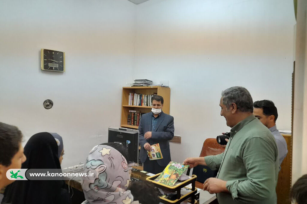 حضور اعضای مرکز 3 قم در دفتر مجلات سنجاقک، پوپک و سلام بچهها