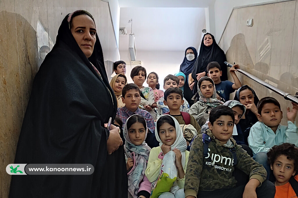 حضور اعضای مرکز 3 قم در دفتر مجلات سنجاقک، پوپک و سلام بچهها