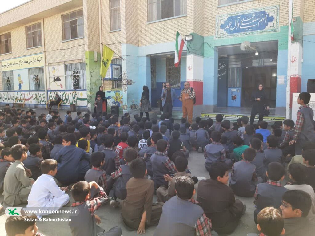 کتابخانههای سیار شهری و روستایی کانون پرورش فکری پیامآور شادی برای کودکان حاشیهی شهر روستاهای زاهدان هستند