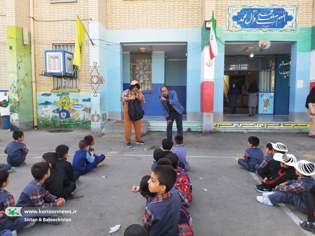 کتابخانههای سیار شهری و روستایی کانون پرورش فکری پیامآور شادی برای کودکان حاشیهی شهر روستاهای زاهدان هستند