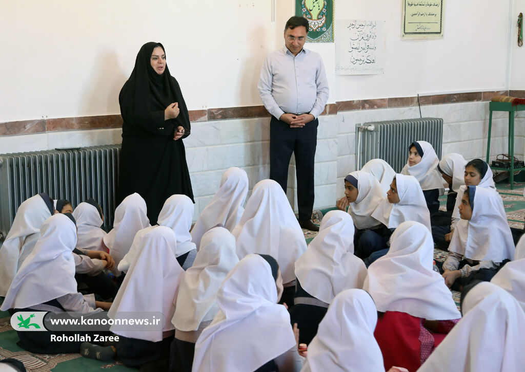 تور قصه گویی خویدک یزد تور قصهگویی در روستای خویدک برگزار شد