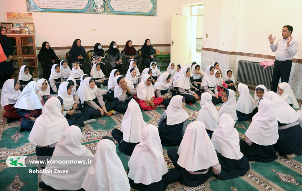 تور قصهگویی در روستای خویدک برگزار شد