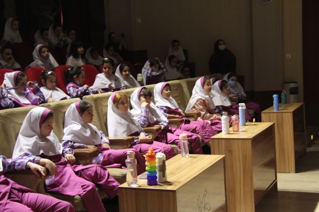 اجرای نمایش کودکانه هپل و پری