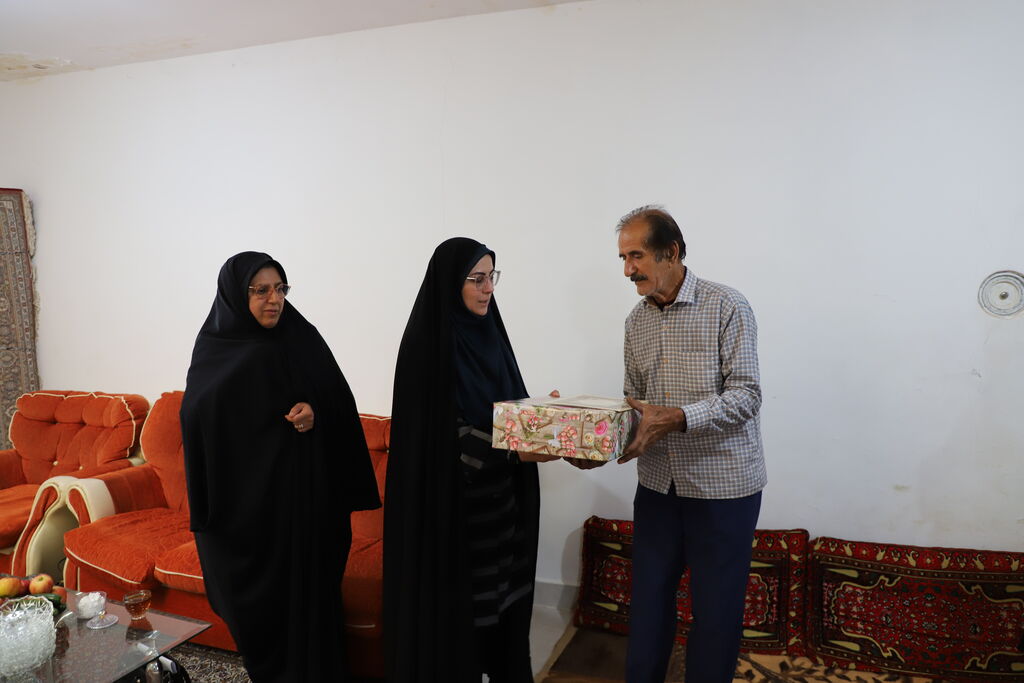 دیدار مدیرکل کانون استان با خانواده ی شهدای کودک