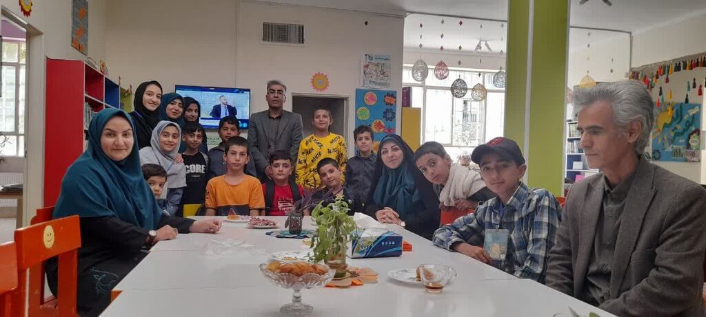 دیدار کانونیاران مراکز استان همدان با مسئولان شهری