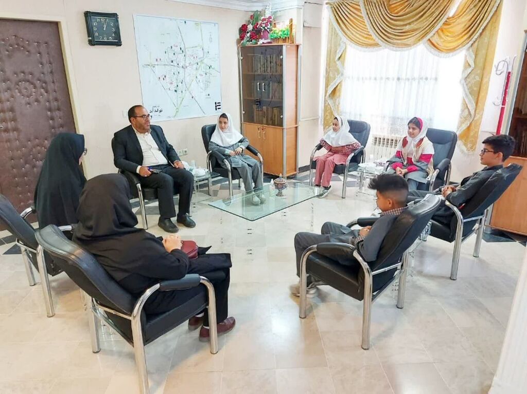 دیدار کانونیاران مراکز استان همدان با مسئولان شهری