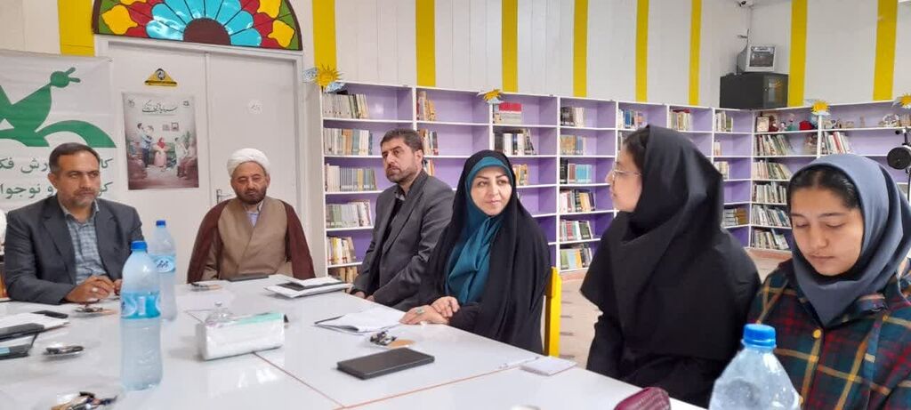 دیدار کانونیاران مراکز استان همدان با مسئولان شهری