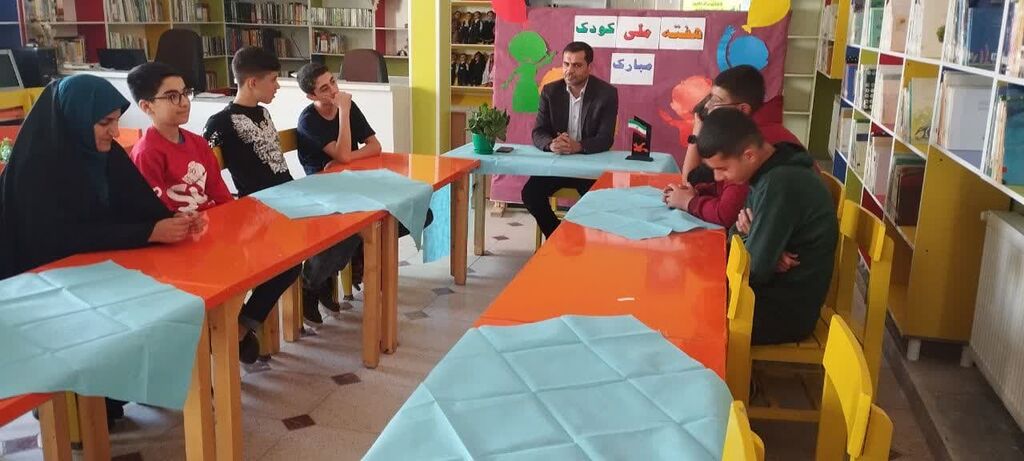 دیدار کانونیاران مراکز استان همدان با مسئولان شهری