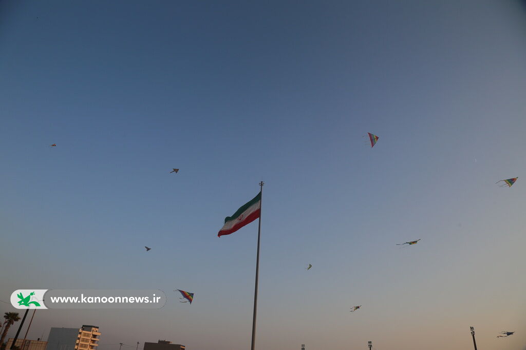 برگزاری جشن پرواز بادبادک‌ها در ساحل خلیج فارس به مناسبت هفته ملی کودک
