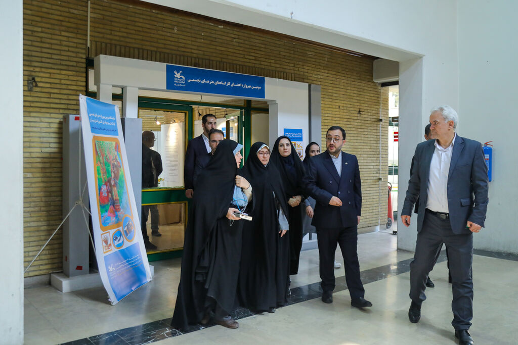 مهروارههای هنری کانون افزایش یابد