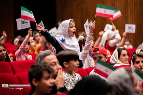 نخستین اجرای عروسک‌های دارا و سارا در جشن هفته ملی کودک