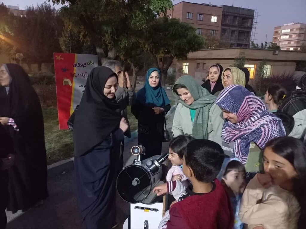 رصد ماه و خورشید در هفته ملی فضا توسط کانون همدان
